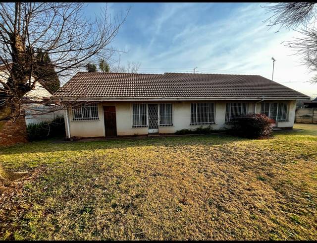 3 BEDROOM HOUSE FOR SALE IN DERSLEY